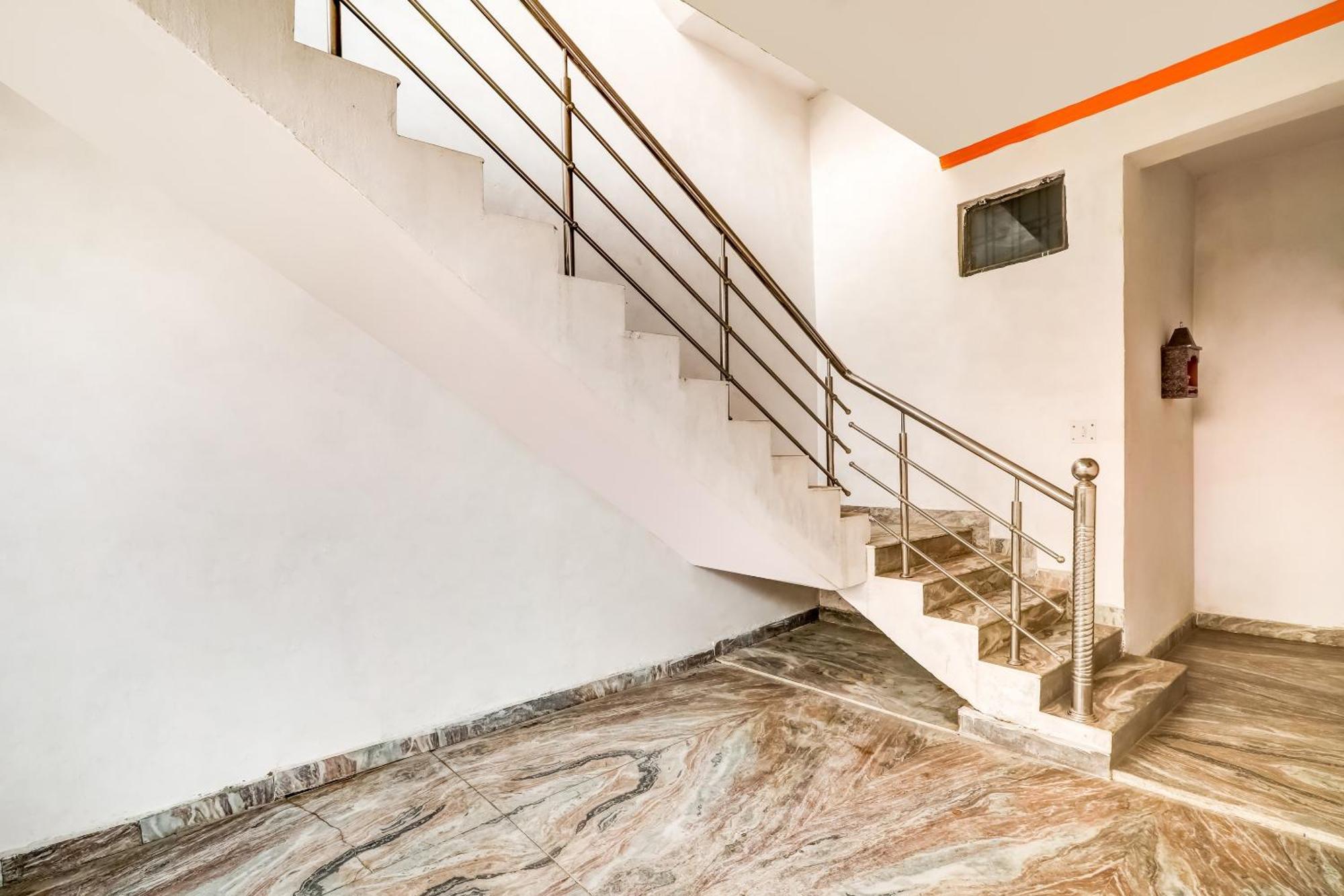 Spot On Ganpati Palace Λάκναου Εξωτερικό φωτογραφία